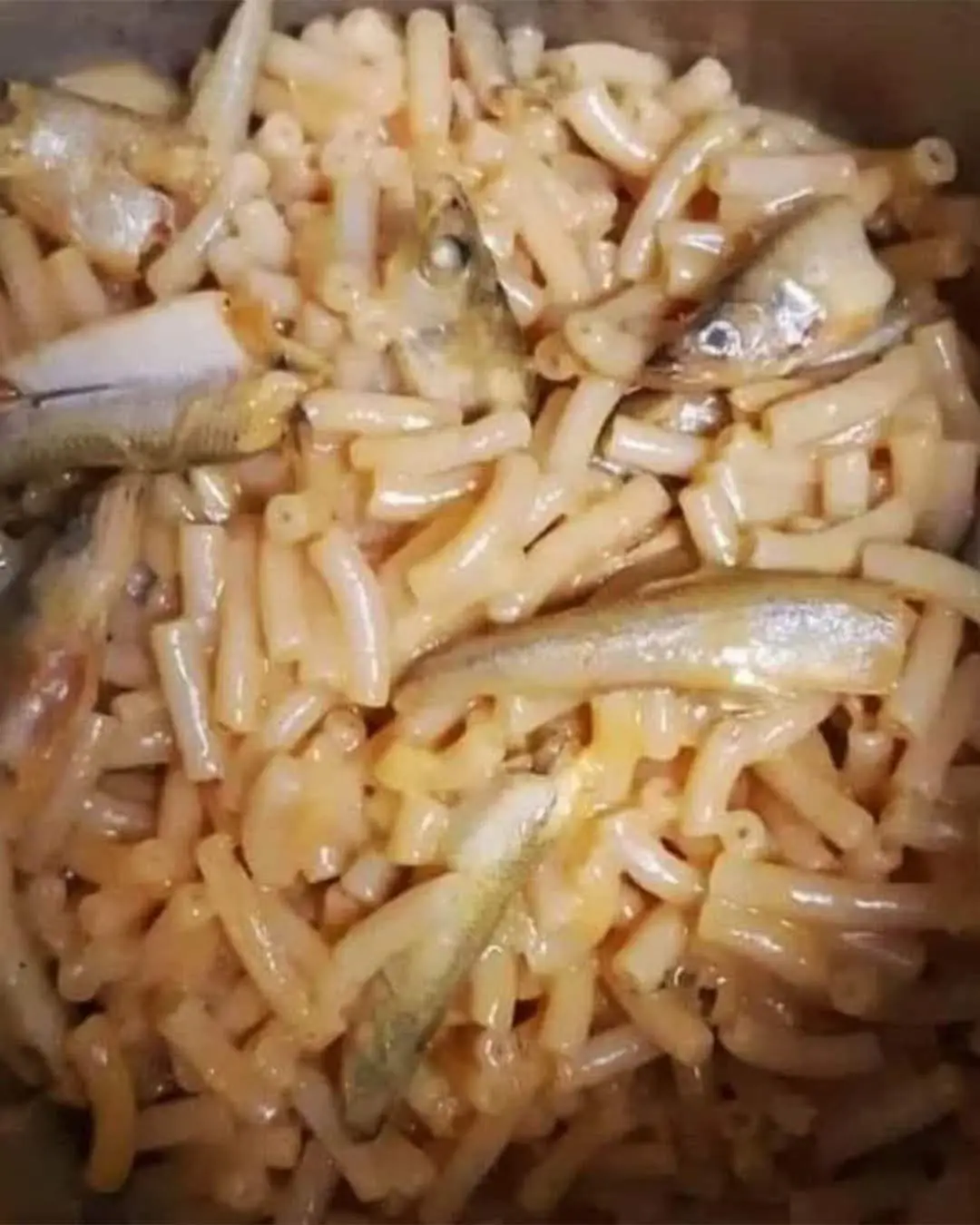 Mac-n-Minnows: The Ultimate Christmas Table Delight!