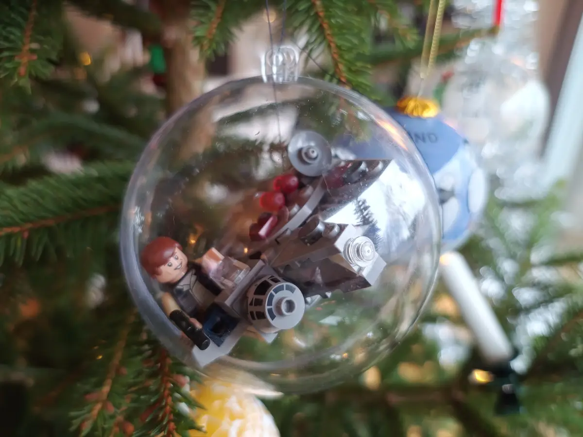 Beware: Don't launch snowballs at my precious bauble!