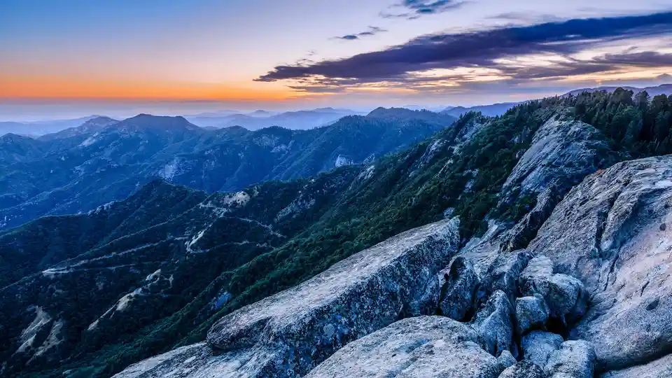 Perched on a granite dome, the Moro Rock offers a breathtaking panorama of Sequoia National Park's towering trees. However…