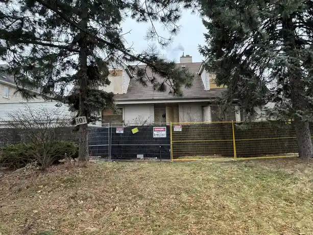 Exploring a chillingly creepy abandoned house