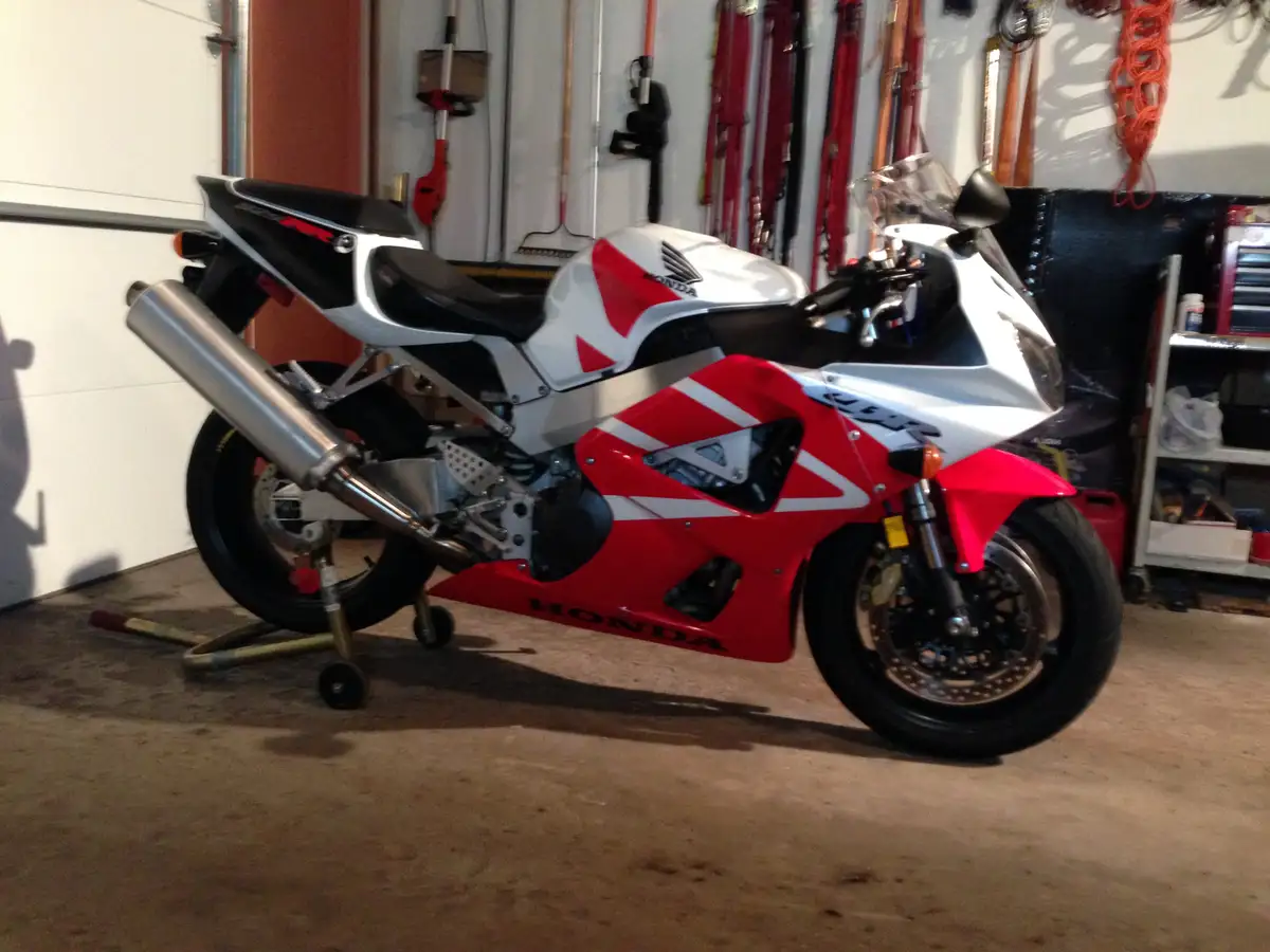 Spotlight on the 2000 Honda CBR929
